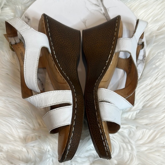 EUC Born White and Brown Wedge Leather Sandals with Padded Footbed, 10M - Picture 8 of 14